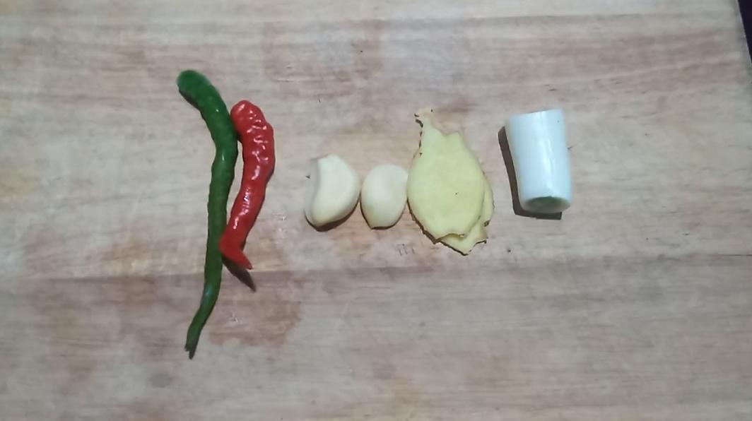 软糯香甜美味简单的蒸茄子，蒸一下拌一拌最好吃，操作简便味道香