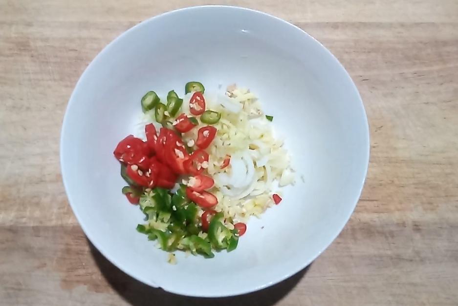 软糯香甜美味简单的蒸茄子，蒸一下拌一拌最好吃，操作简便味道香