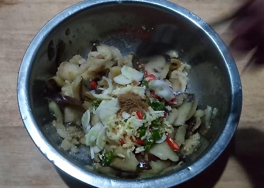 软糯香甜美味简单的蒸茄子，蒸一下拌一拌最好吃，操作简便味道香