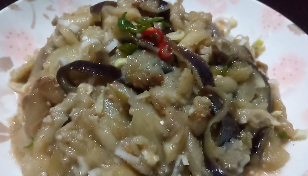 软糯香甜美味简单的蒸茄子，蒸一下拌一拌最好吃，操作简便味道香