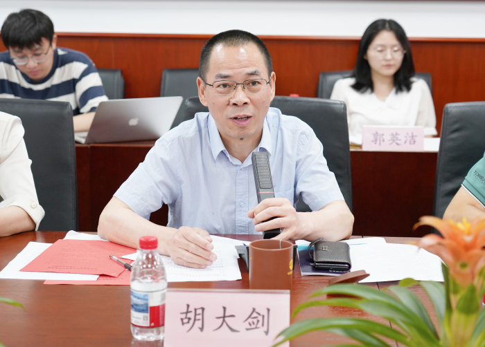 《2025年货车司机从业状况调查报告》发布会暨第十期现代物流与供应链智库论坛在京召开