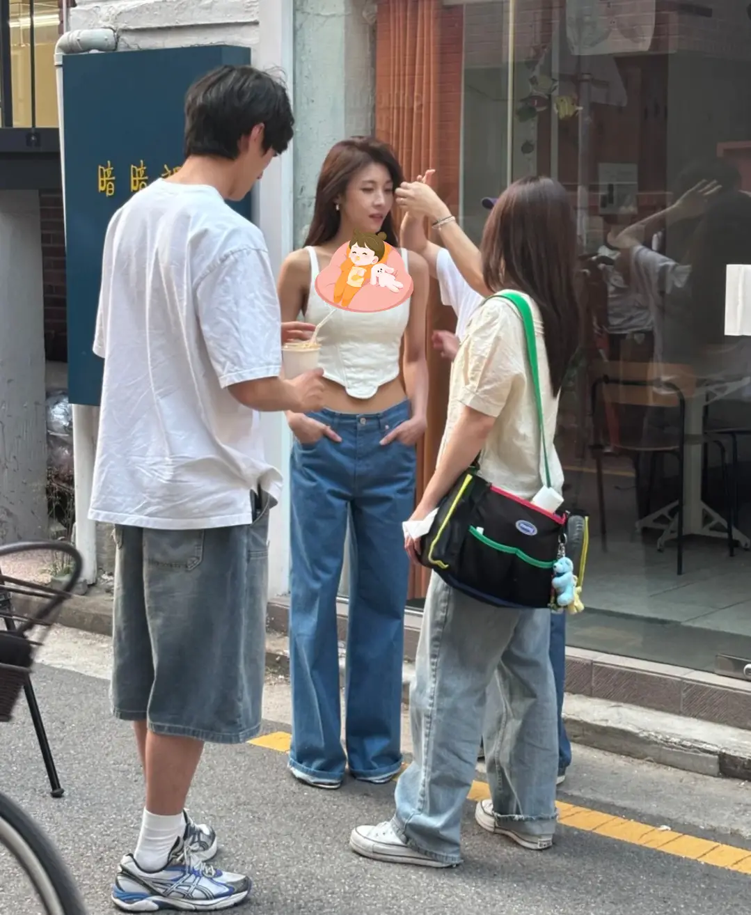 《色即是空》女主河智苑偶遇，46岁身材好，状态惊艳漂亮！
