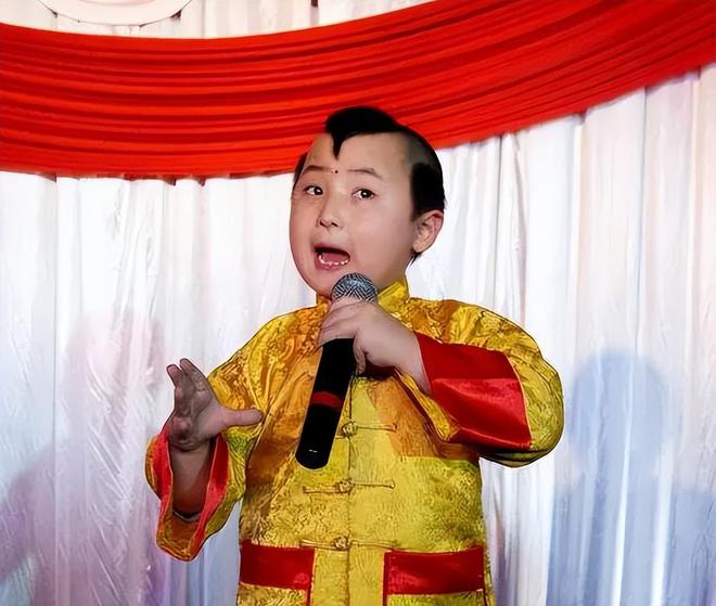 6岁上春晚8岁就去世，被父母“吸干”血的邓鸣贺，悲剧由谁买单？