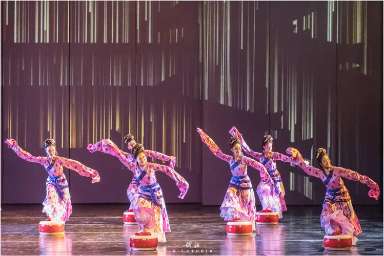 中国古典舞《相和歌》编导：孙颖 音乐：张逸马表演：中国古典舞系2018级、2021级